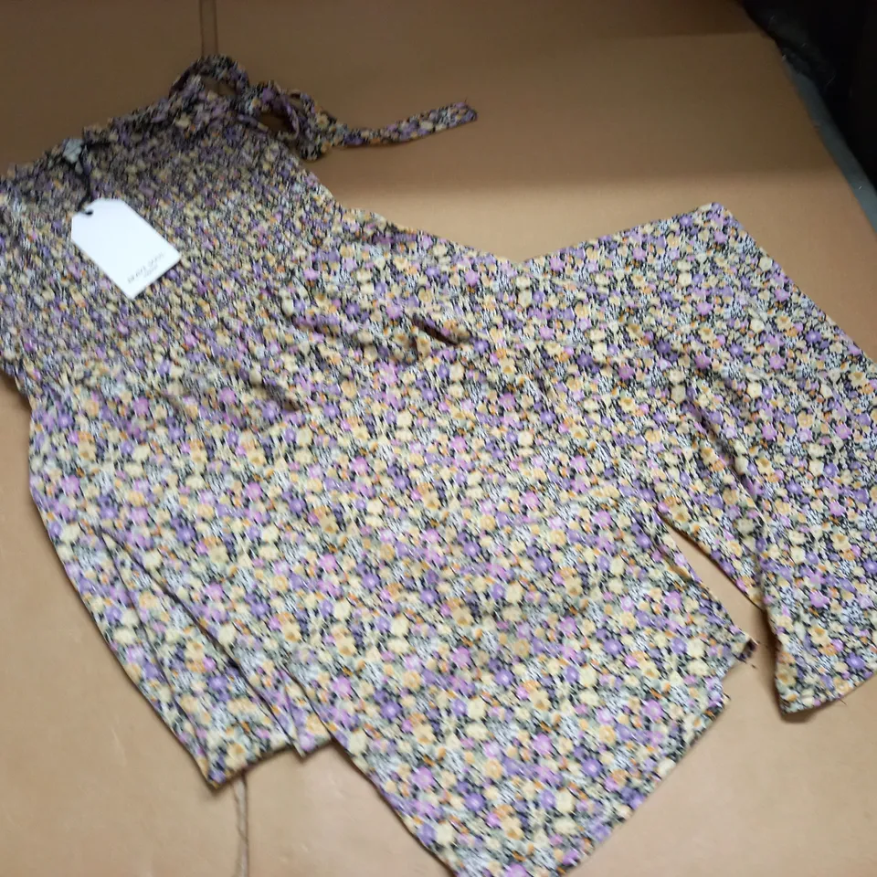 BRAVE SOUL DITSY FLORAL SHIRRED TOP JUMPSUIT - L