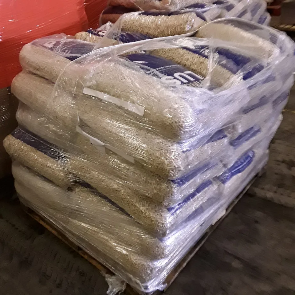 PALLET OF APPROXIMATELY 36 BAGS OF PLATINUM PLUS WOOD PELLETS