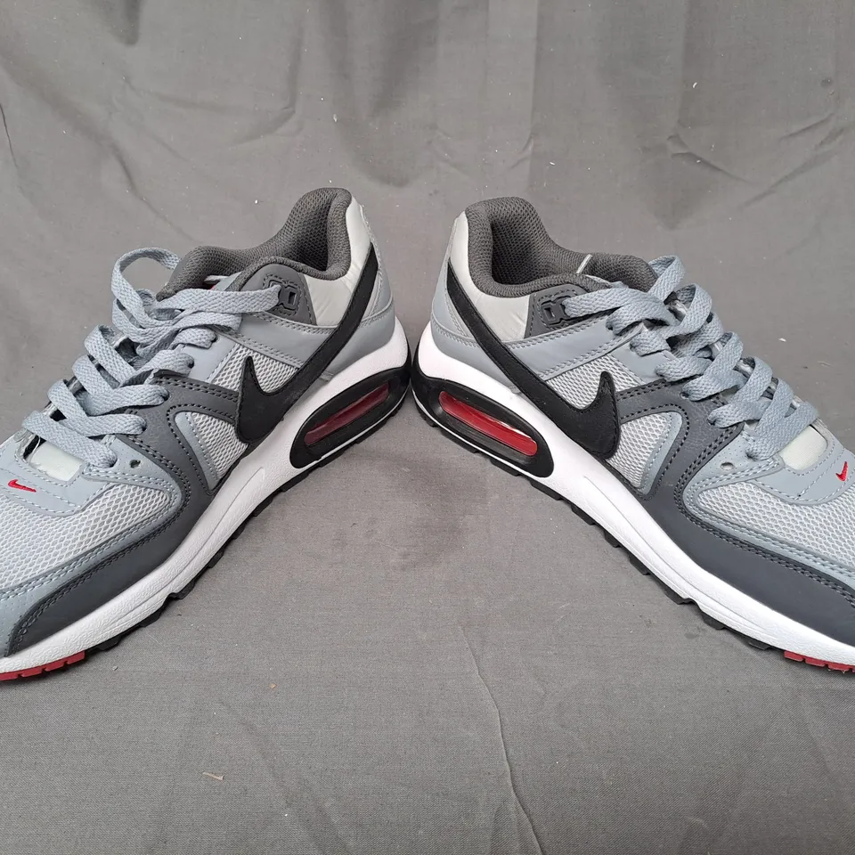 BOXED PAIR OF NIKE AIR MAX SHOES IN GREY UK SIZE 7.5