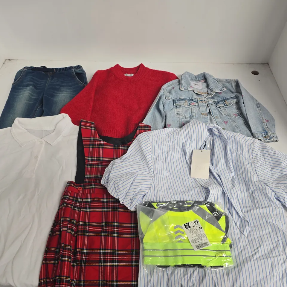 LARGE QUANTITY OF ASSORTED KIDS CLOTHING ITEMS TO INCLUDE PRIMARK, ZARA AND MOOMIN