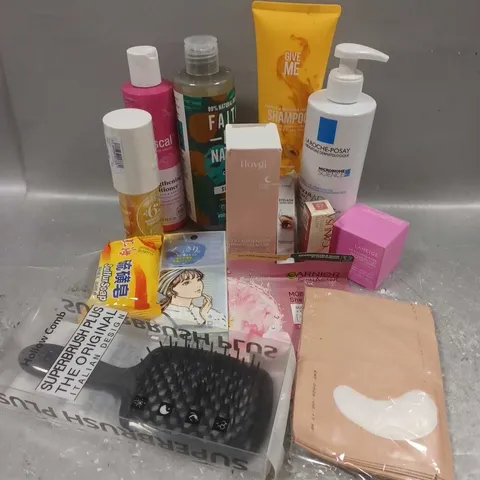 APPROXIMATELY 20 ASSORTED COSMETICS PRODUCTS TO INCLUDE - SOL DE JANIERO BRAZILIAN CRUSH PERFUME MIST - LANEIGE LIP SLEEPING MASK - HOYGI COLLAGEN NIGHT WRAPPING MASK - ETC