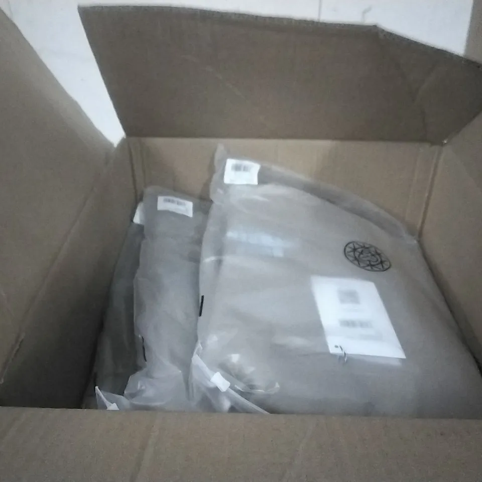 BOXED NEW TO CONTAIN APPROXIMATELY 4 BRASS MONKEY MENS BUILT DIFFERENT HOODY CLAY SIZE XXL