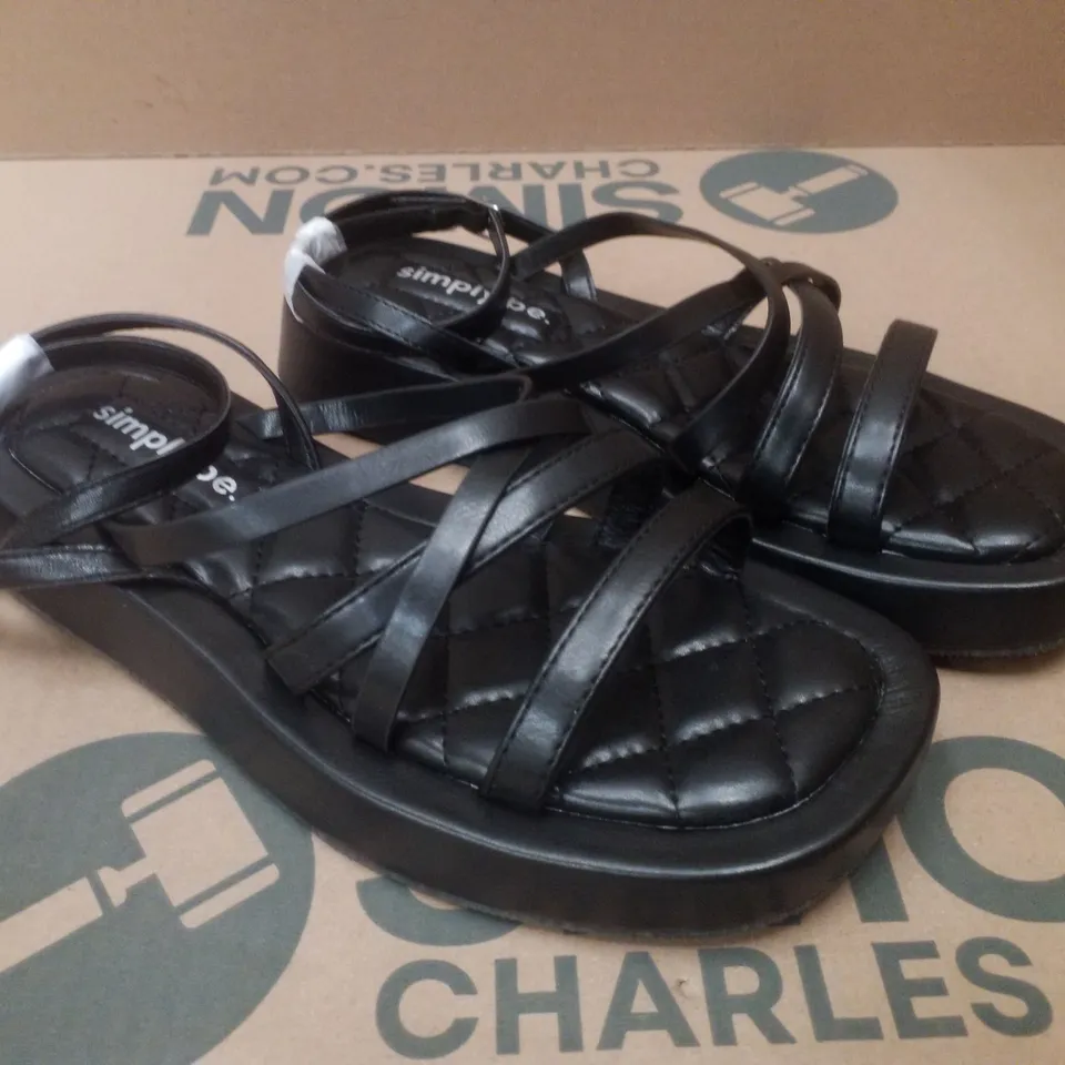 BOX CONTAINING APPROXIMATELY 6 PAIRS OF BRAND NEW SIMPLY BE BLACK PHOEBE WIDE SANDALS - SIZE 6