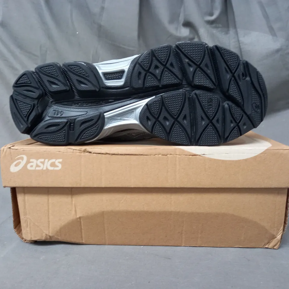 BOXED PAIR OF ASICS GEL-NYC SHOES IN GREY/SILVER UK SIZE 6