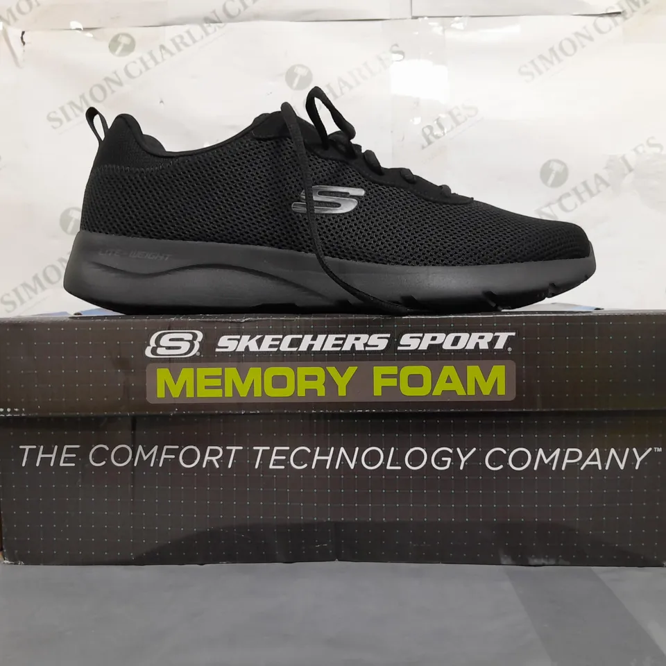 BOXED PAIR OF SKECHERS MEMORY FOAM TRAINERS IN BLACK UK SIZE 10.5