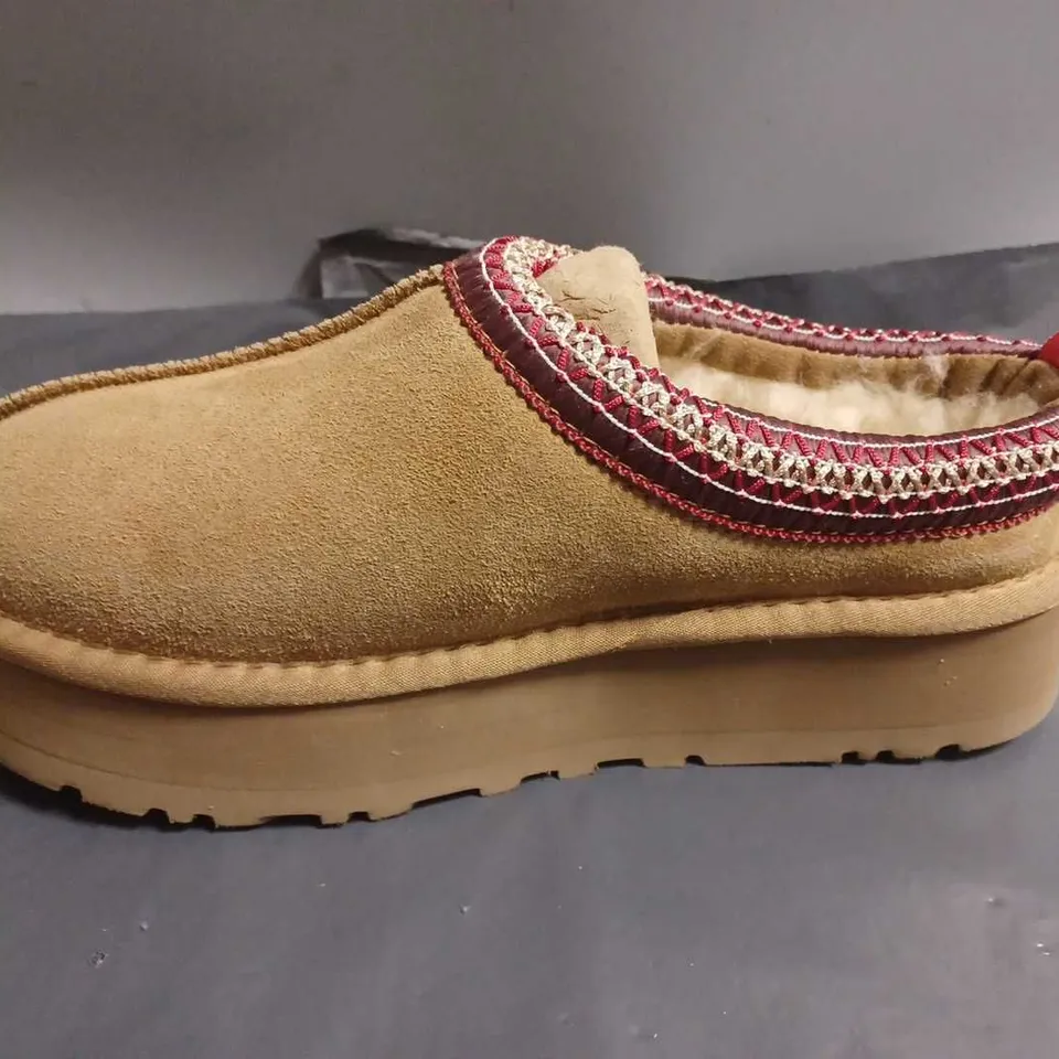 BOXED PAIR OF UGG WOMENS TAZZ SHOES IN BROWN - UK 5