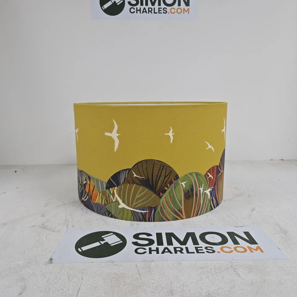 BIRDS IN FLIGHT DESIGN LAMPSHADE 40CM APPROX BOXED