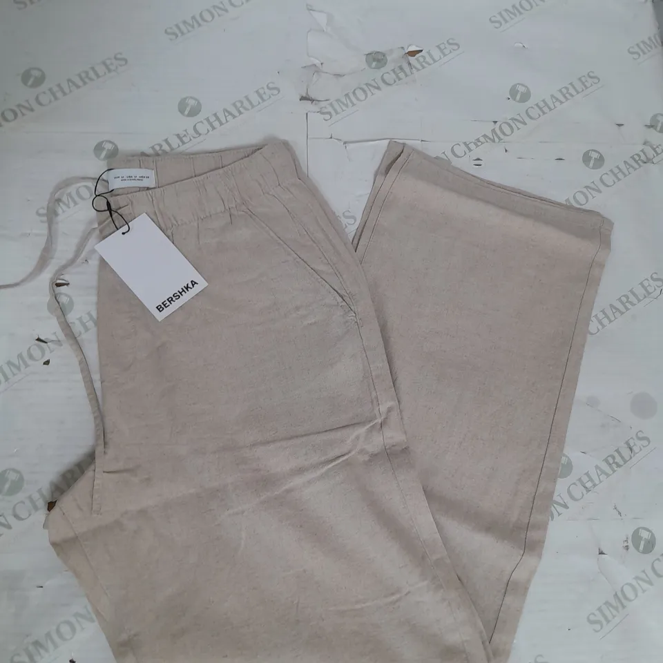 BERSHKA STRAIGHT LEG TROUSERS IN STONE SIZE M