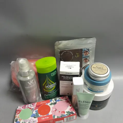 BOX OF APPROXIMATELY 15 COSMETIC ITEMS TO INCLUDE - RITUAL OF JING BODY CREAM - MAYBELINNE PORCELAIN FOUNDATION - THE INKEY LIST POLYGLUTAMIC ACID SERUM ETC