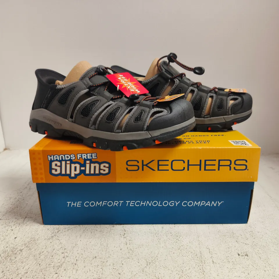 BOXED PAIR OF SKECHERS SLIP-INS SHOES IN BLACK/CHARCOAL SIZE UK 6.5