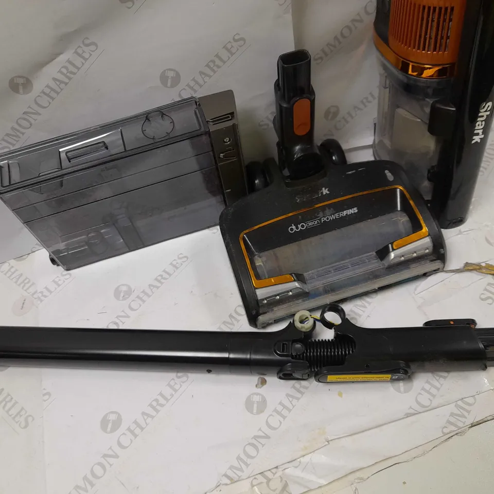 SHARK CORDLESS STICK VACUUM IZ300UK