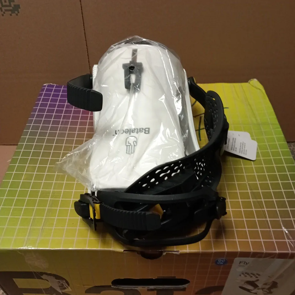 BOXED PAIR OF BATALEON FLY SNOWBOARD BINDING IN WHITE - L/XL