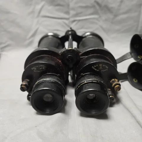 VINTAGE BINOCULARS WITH BROWN LEATHER CARRYING CASE