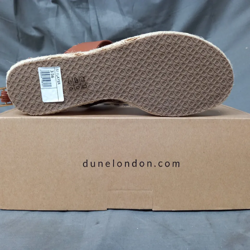 BOXED PAIR OF DUNE LONDON WEDGE SANDALS IN TAN SIZE 3