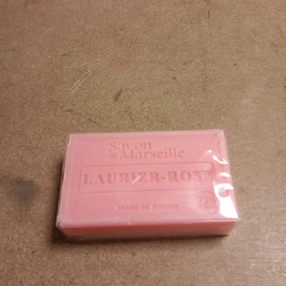 BOX OF APPROXIMATELY 10 ASSORTED BEAUTY PRODUCTS, INCLUDING NORIZITE ORAL SPRAY, LAURIER ROSE SOAP AND WYPE STARTER KIT