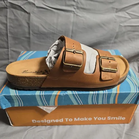 BOXED PAIR OF MOSHULU BAVARIA WAXY SANDALS - UK SIZE 6.5