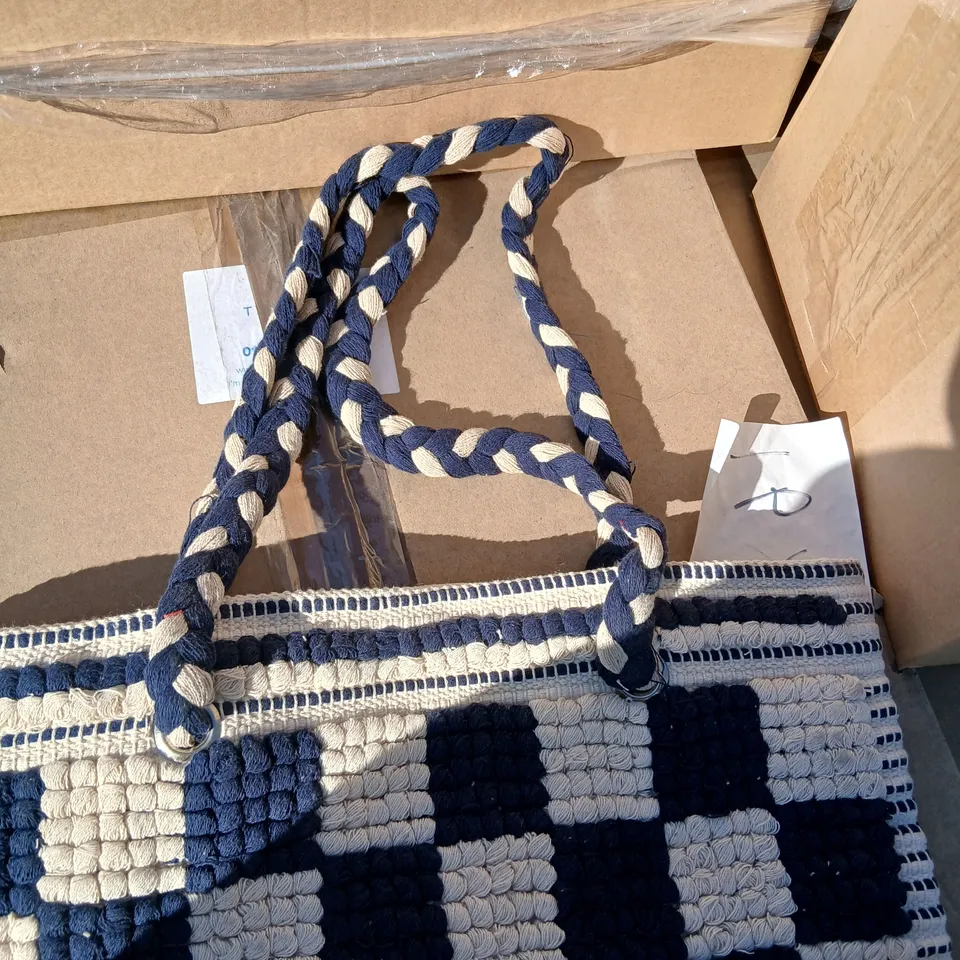 APPROXIMATELY 7 INDIMODE WOVEN NAVY & CREAM HANDBAG WITH ROPE HANDLES