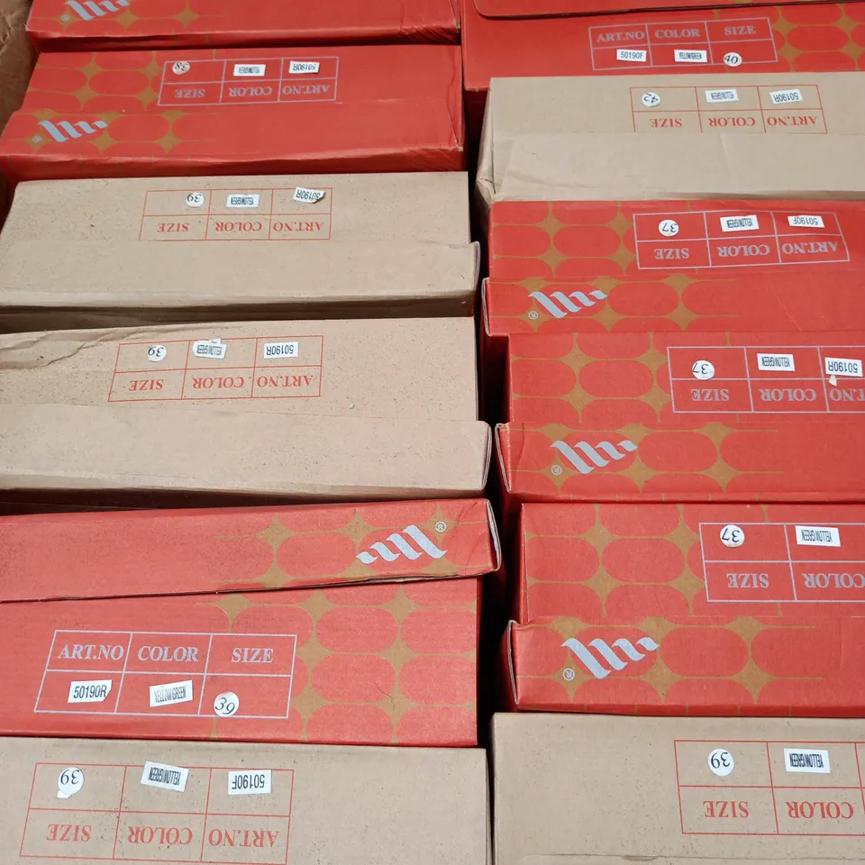 BOX OF 12 PAIRS OF BUILLON BOOTS IN YELLOW/GREEN - VARIOUS SIZES