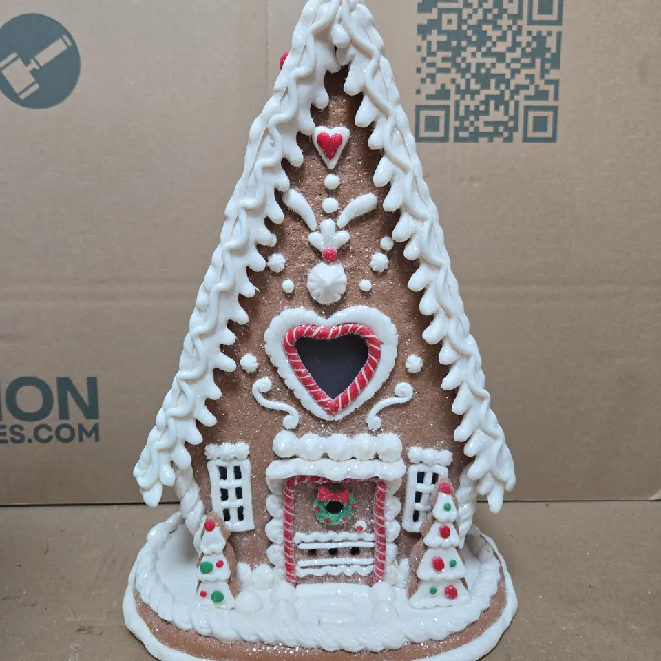 SET OF 2 GISELA GRAHAM LONDON GINGERBREAD HOUSE 