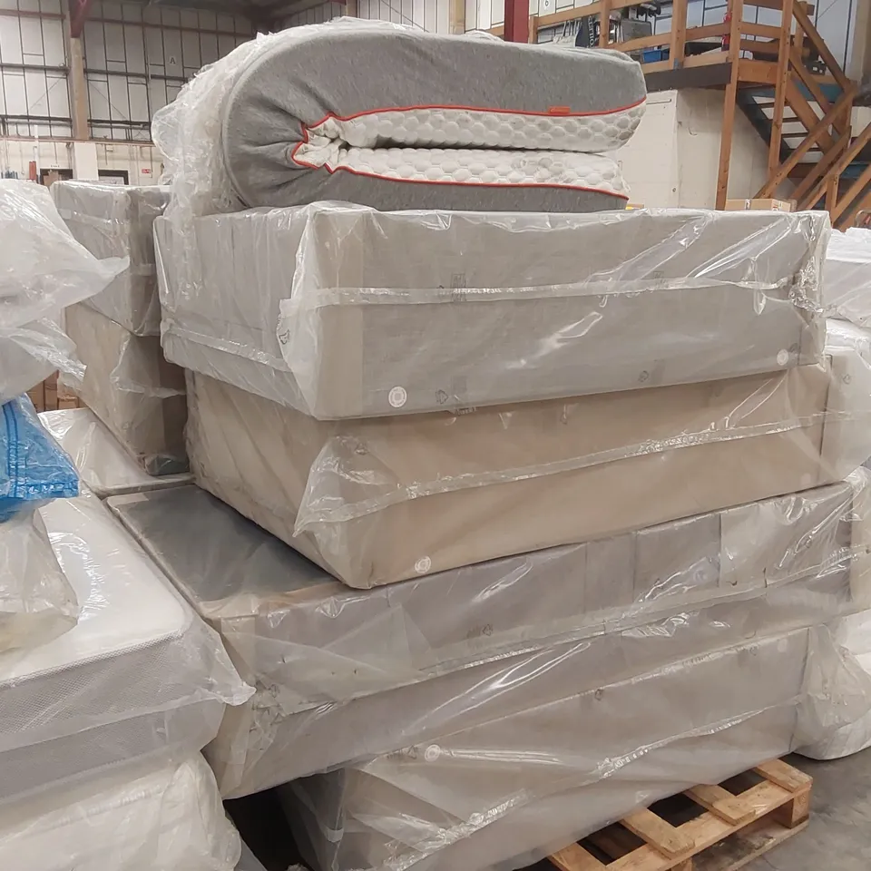 PALLET CONTAINING APPROXIMATELY 8 DIVAN BASE PARTS, 1 MATTRESS 