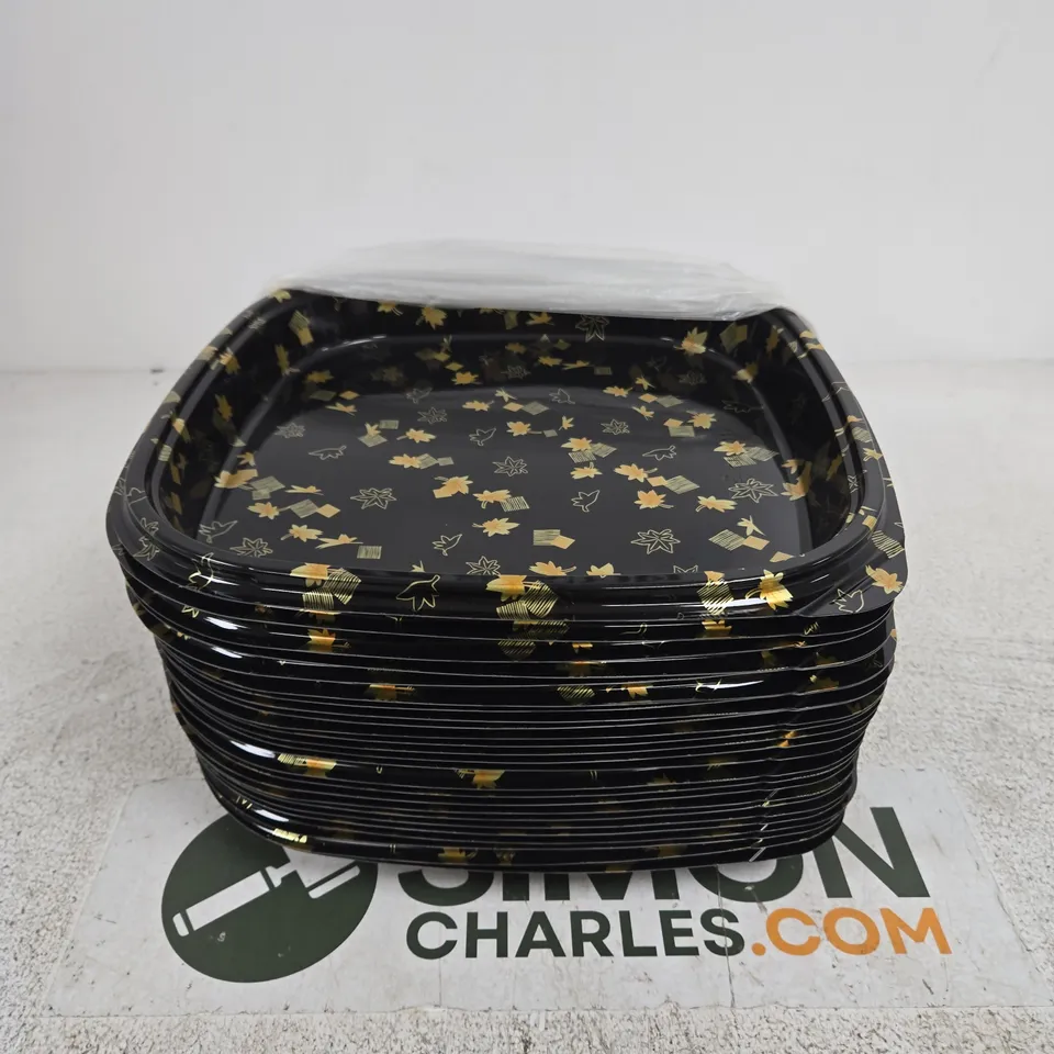 APPROXIMATELY 20 BLACK DISPOSABLE PLASTIC FOOD TRAYS WITH LIDS