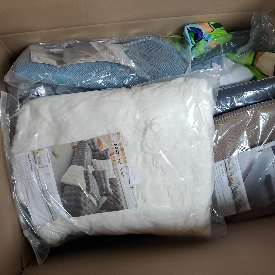 APPROXIMATELY 20 ASSORTED HOUSEHOLD ITEMS TO INCLUDE SOFA COVER, EID MUBARAK TOTE BAG, COOL BAG, ETC