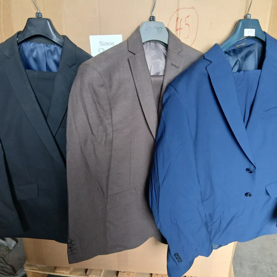 PALLET OF APPROXIMATELY 300 ASSORTED SUITS AND JACKETS TO INCLUDE; ALEXANDRE, PIERRE CARDIN, BURTON AND LIMEHAUS