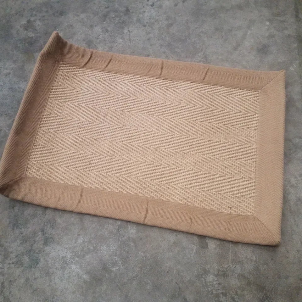 QUALITY DESIGNER AREA RUG APPROXIMATELY 40×60CM
