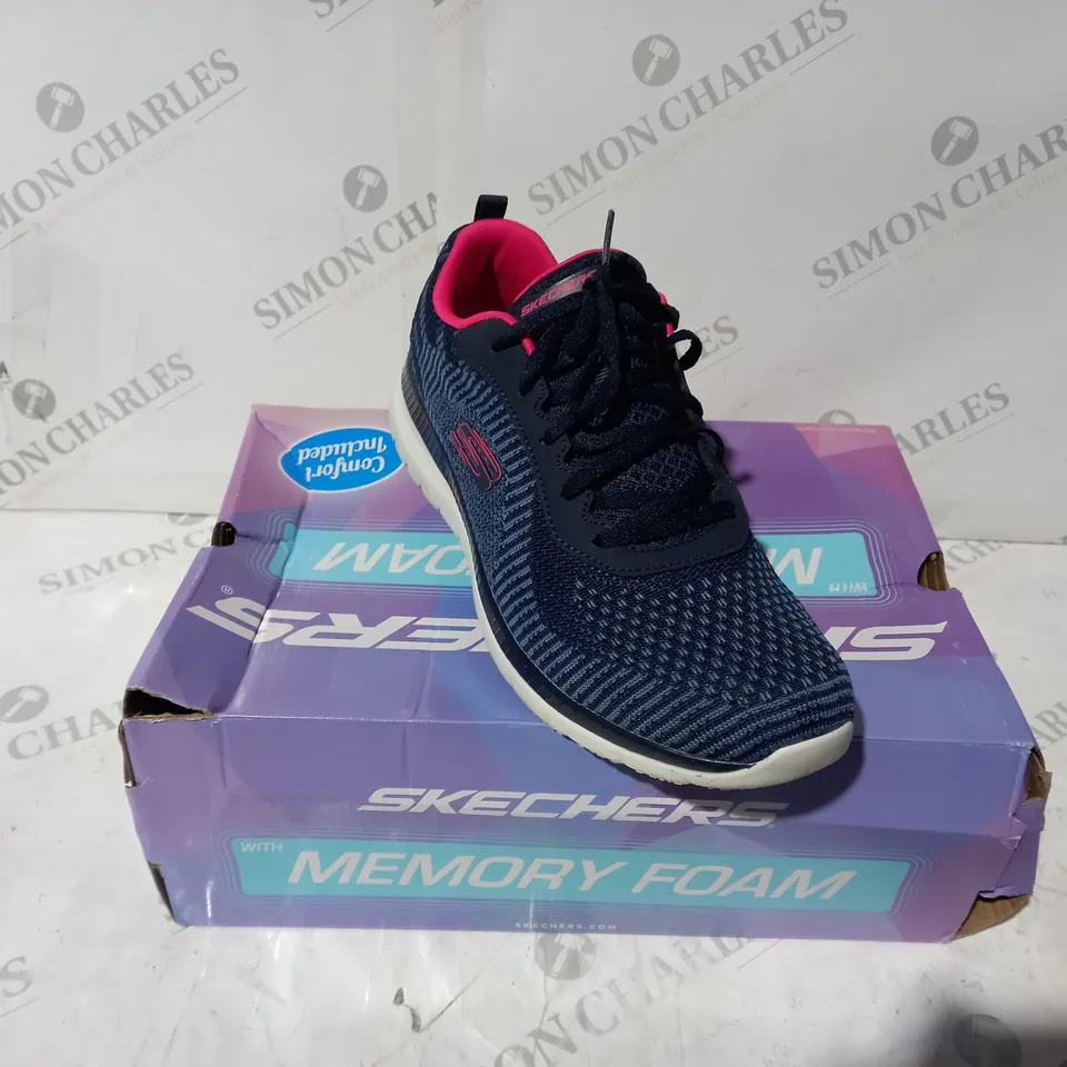 BOXED PAIR OF SKECHERS TRAINERS IN NAVY UK SIZE 7