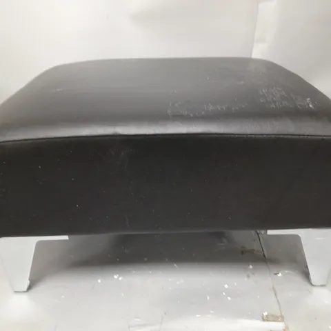 BLACK NEWENGLANDDESIGN FOOT STOOL