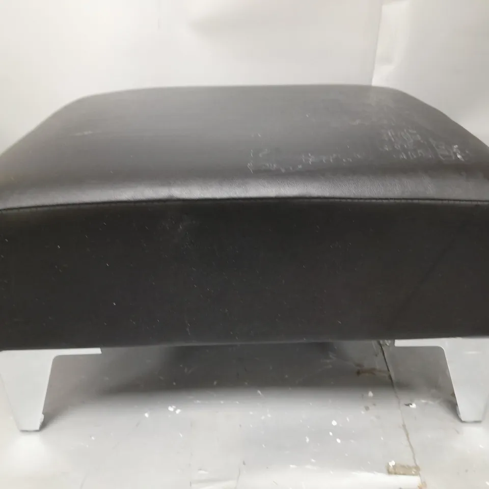 BLACK NEWENGLANDDESIGN FOOT STOOL 