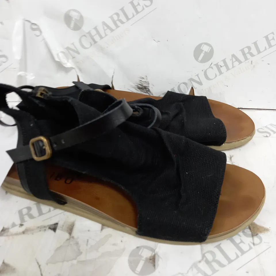 BLOWFISH MALIBU BURNSIDE FLAT SANDAL SIZE 6