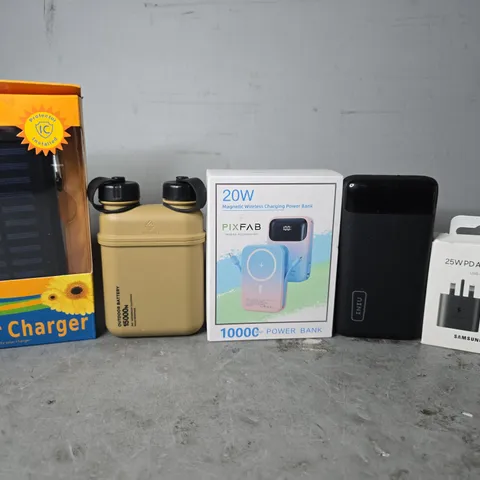 APPROXIMATELY 12 ASSORTED ITEMS TO INCLUDE - 20W PIXFAB 1000C POWER BANK , SOLAR CHARGER ETC
