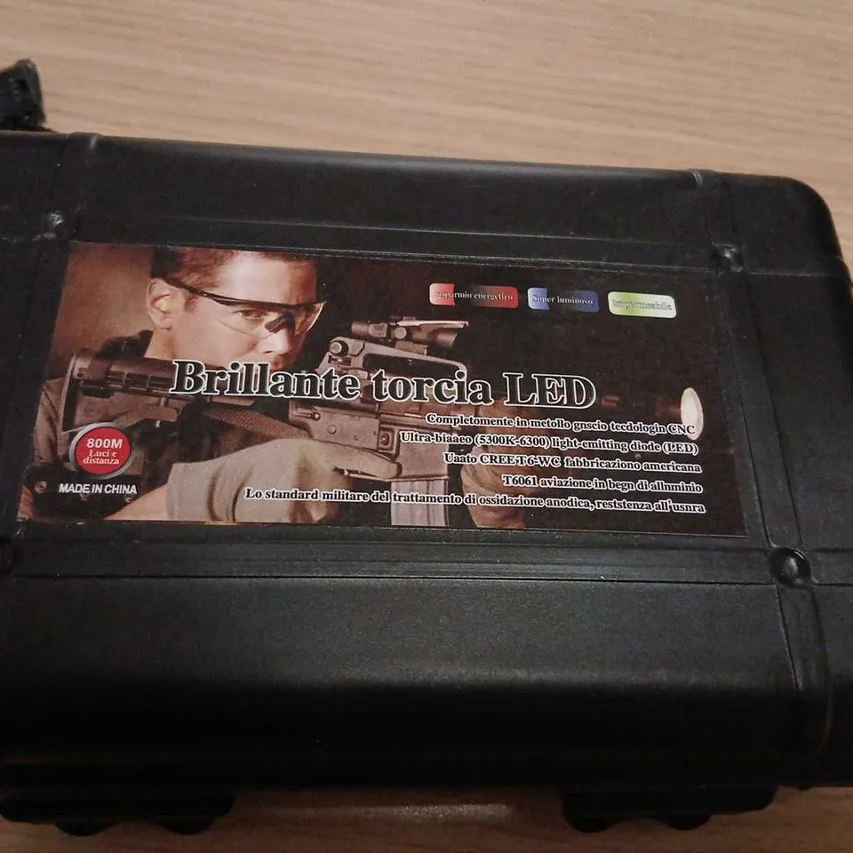 ASSORTED HUNTING ACCESSORIES TO INCLUDE; LED TORCH WITH CASE & ACCESSORIES AND CATAPULTS