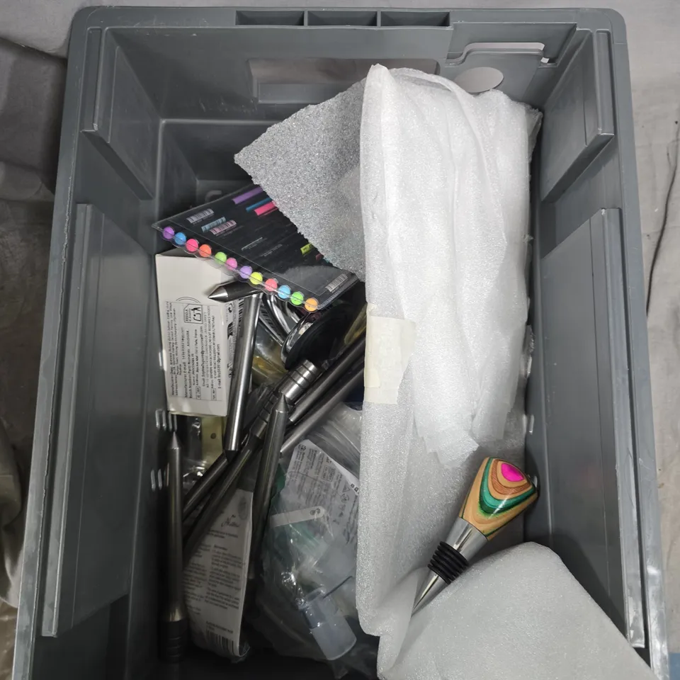 BOX OF APPROXIMATELY 20 HOUSEHOLD ITEMS INCLUDING: COOLING DOG TOY, BRISANT LOCK WITH 2 KEYS AND EGYPTIAN STYLE FIGURE