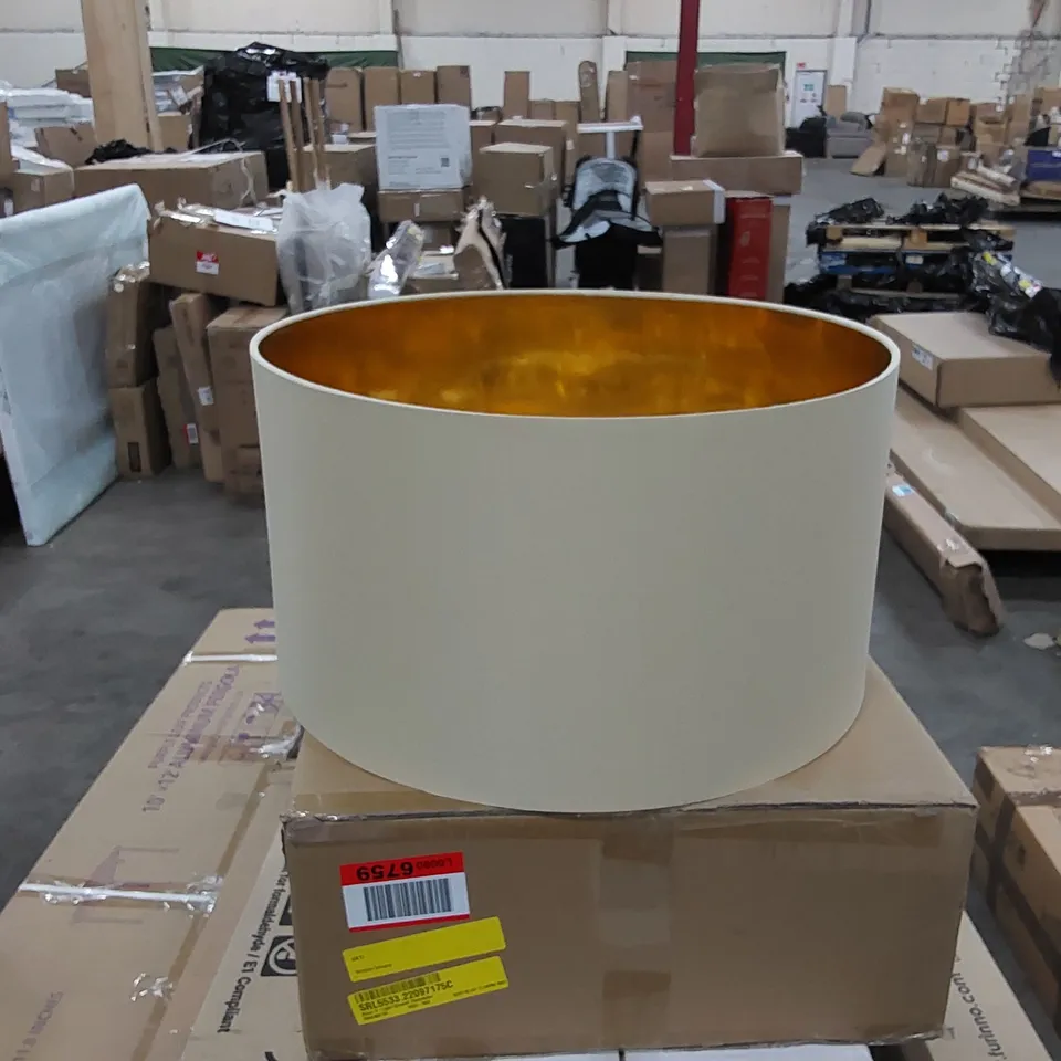 BOXED LARGE DESIGNER LAMPSHADE (1 BOX)