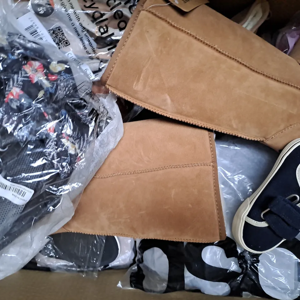 BOX OF APPROXIMATELY 15 ASSORTED PAIRS OF SHOES AND FOOTWEAR ITEMS IN VARIOUS STYLES AND SIZES TO INCLUDE MODA IN PELLE, TWOBAREFEET, HOKA, ETC