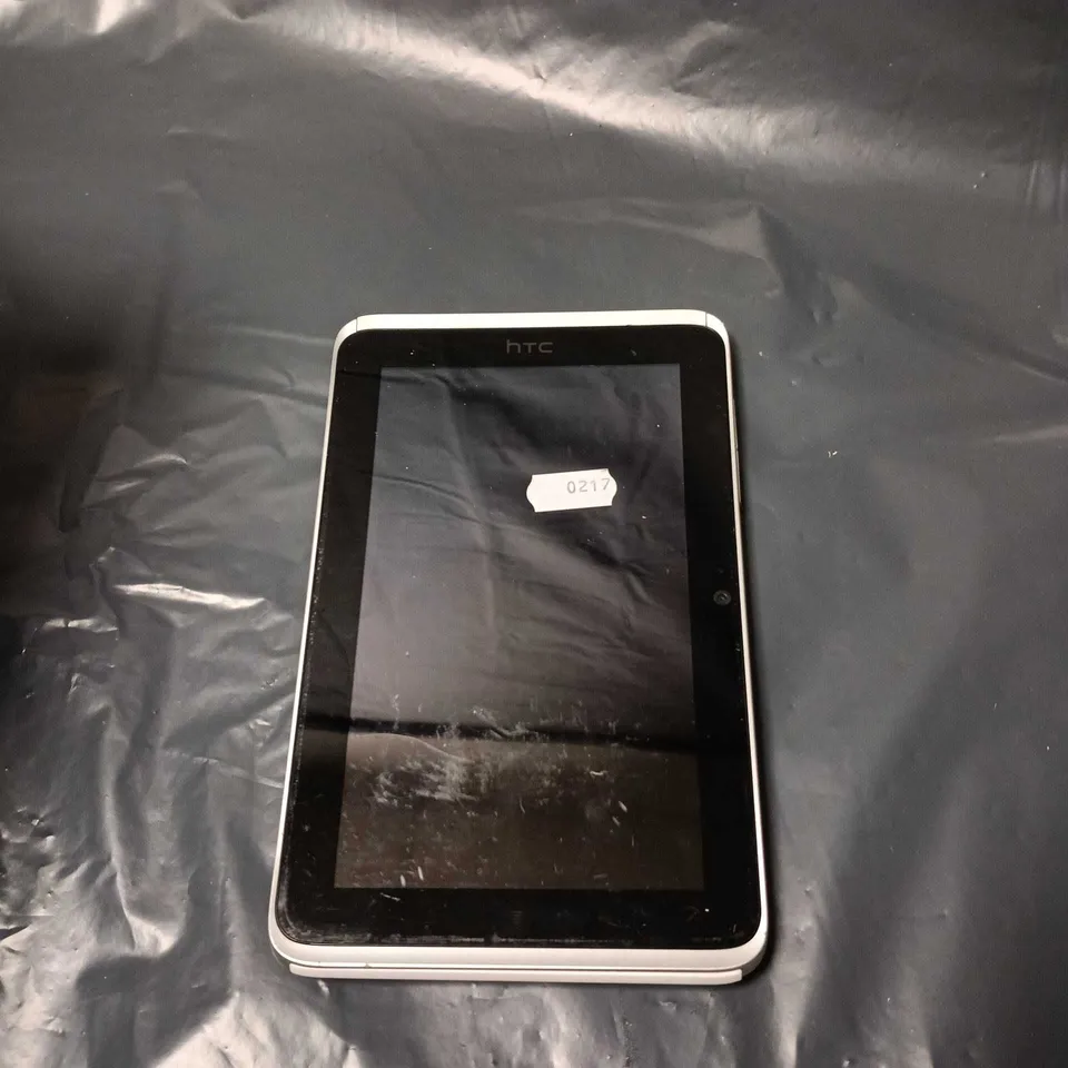 HTC TABLET  – SILVER BACK WITH WHITE CAMERA MODULE 