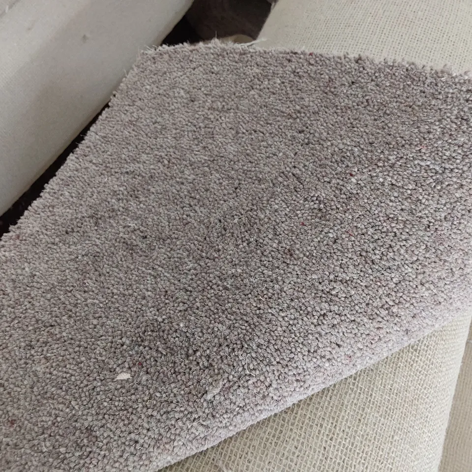 ROLL OF QUALITY CARPET APPROXIMATELY 