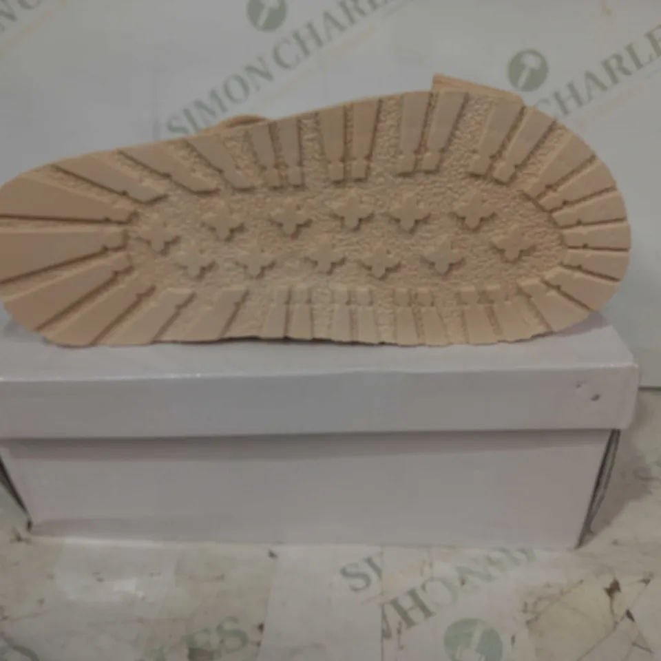 BOXED PAIR OF FASHION MEIJIA OPEN TOE PLATFORM SANDALS IN BEIGE SIZE UNSPECIFIED