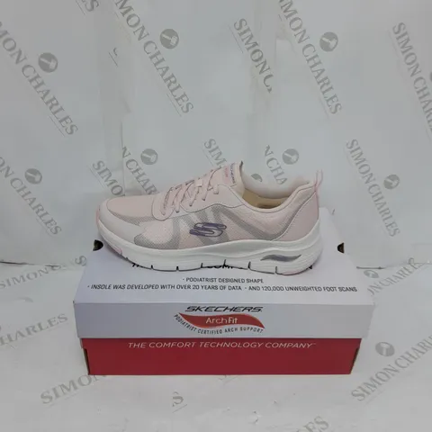 PAIR OF SKECHERS TRAINERS IN PALE PINK SIZE 6