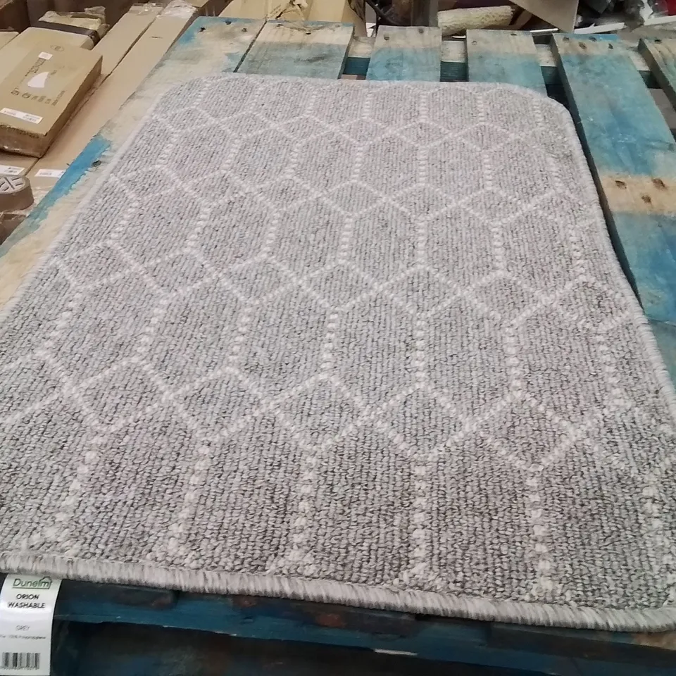 QUALITY DESIGNER AREA RUG - APPROXIMATELY 75X50CM