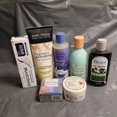 APPROXIMATELY 20 HEALTH AND BEAUTY PRODUCTS TO INCLUDE SENSODYNE TOOTHPASTE, BIORE OIL CONTROL CLEANSER AND CHILD'S FARM BATH SOAK