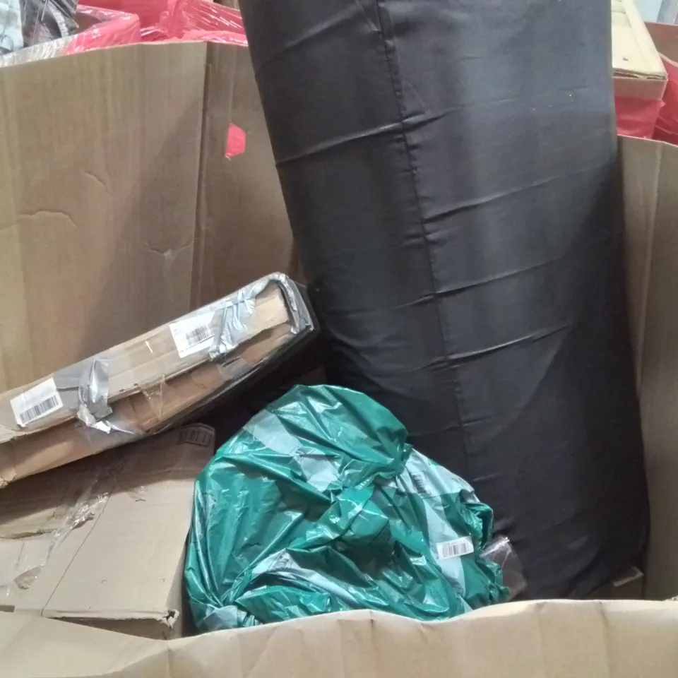 PALLET OF ASSORTED ITEMS TO INCLUDE: PRESSURE WASHER, PLAYPEN, DOG BOOSTER SEAT, RETRACTABLE SAFETY GATE ECT