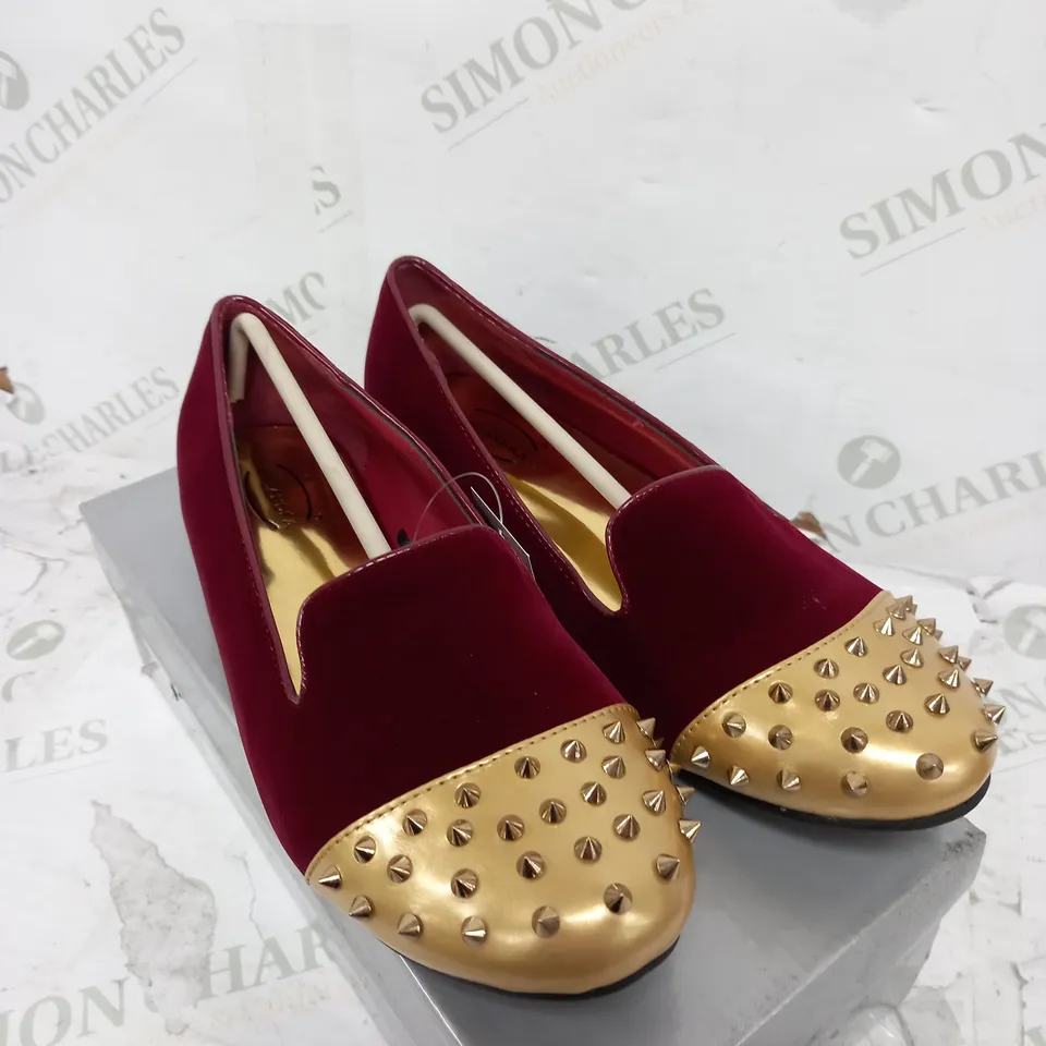 CASANDRA BORDERAUX FLAT SHOES WITH SPIKES - SIZE 6