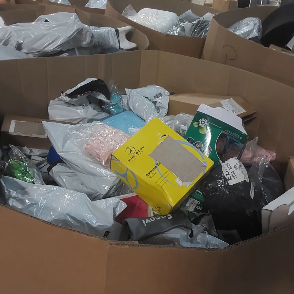 PALLET CONTAINING A LARGE QUANTITY OF ASSORTED HOSE PIPES, POOL INFLATABLES ECT