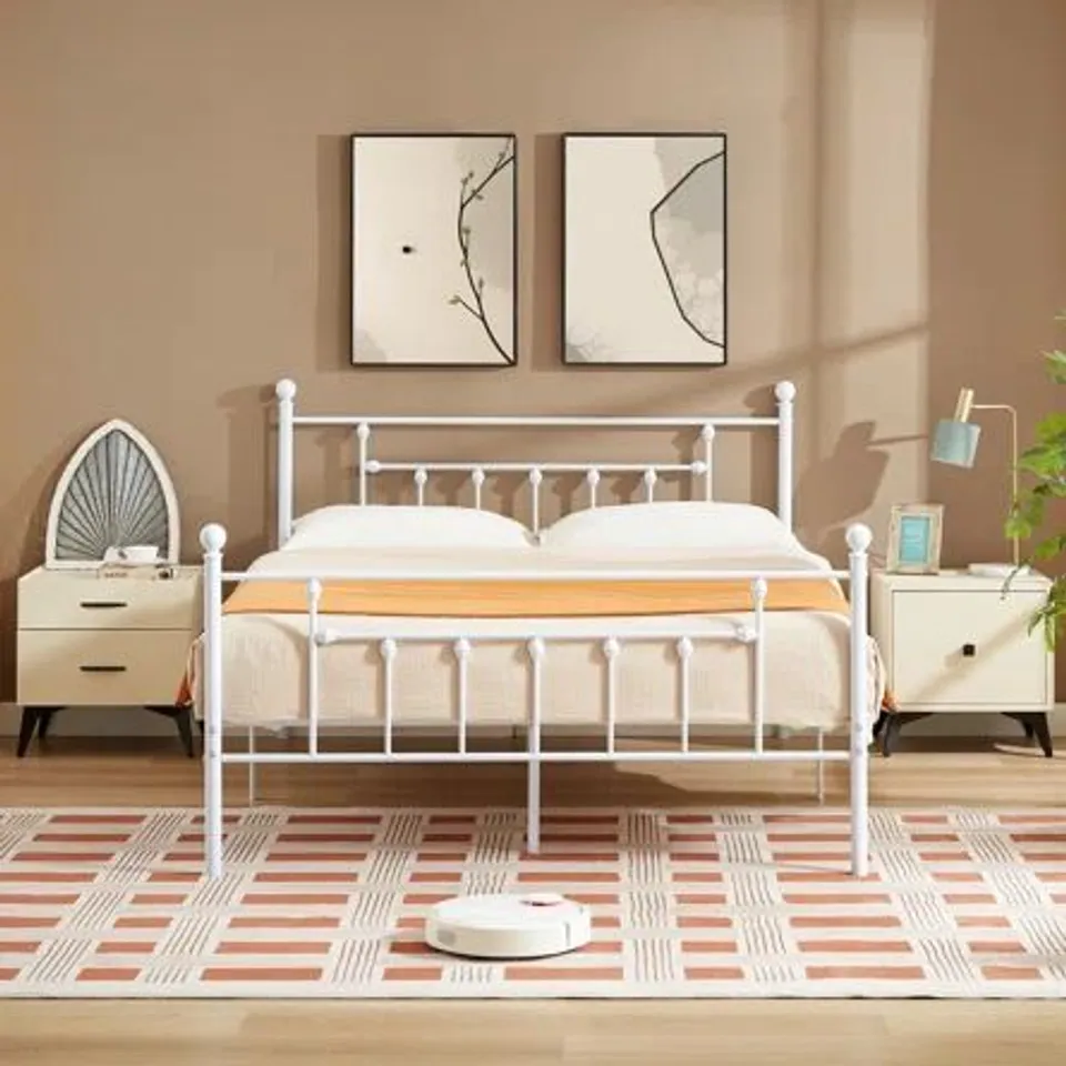 BOXED YT METAL BED FRAME W/HEADBOARD AND FOOTBOARD PLATFORM BED FRAME - WHITE, SIZE UNSPECIFIED 1 BOX)