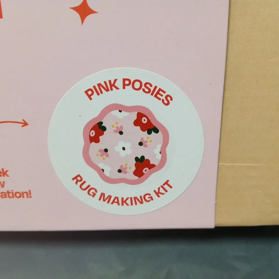 CRAFT CLUB LATCH HOOKING KIT