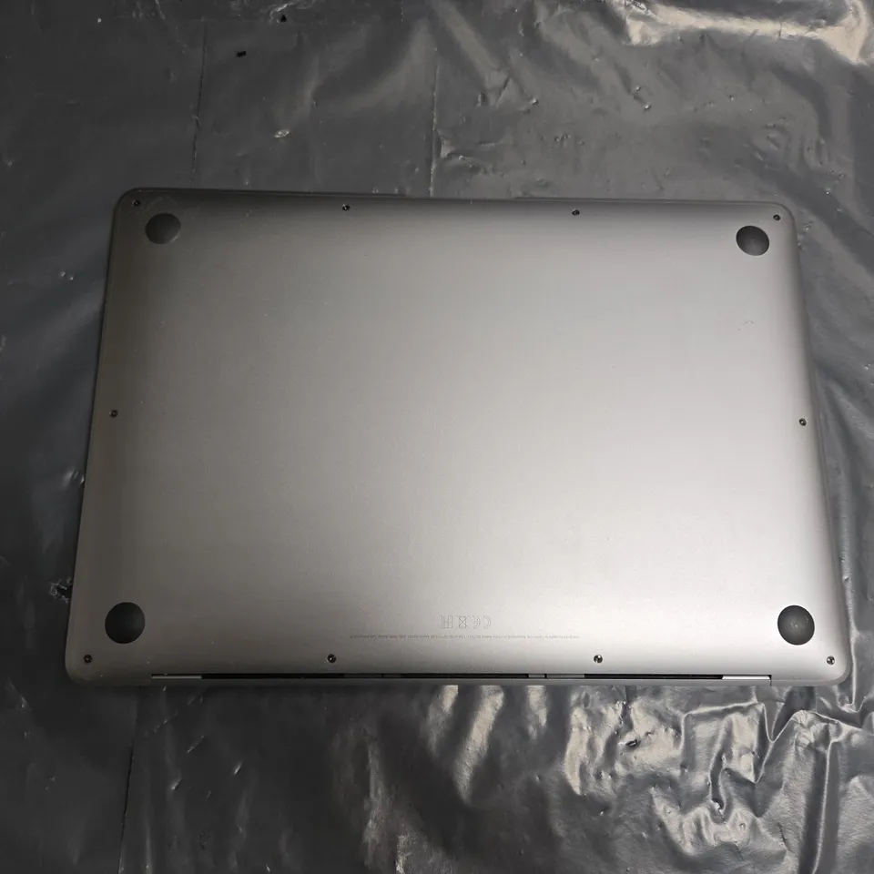 APPLE MACBOOK AIR (A2337)