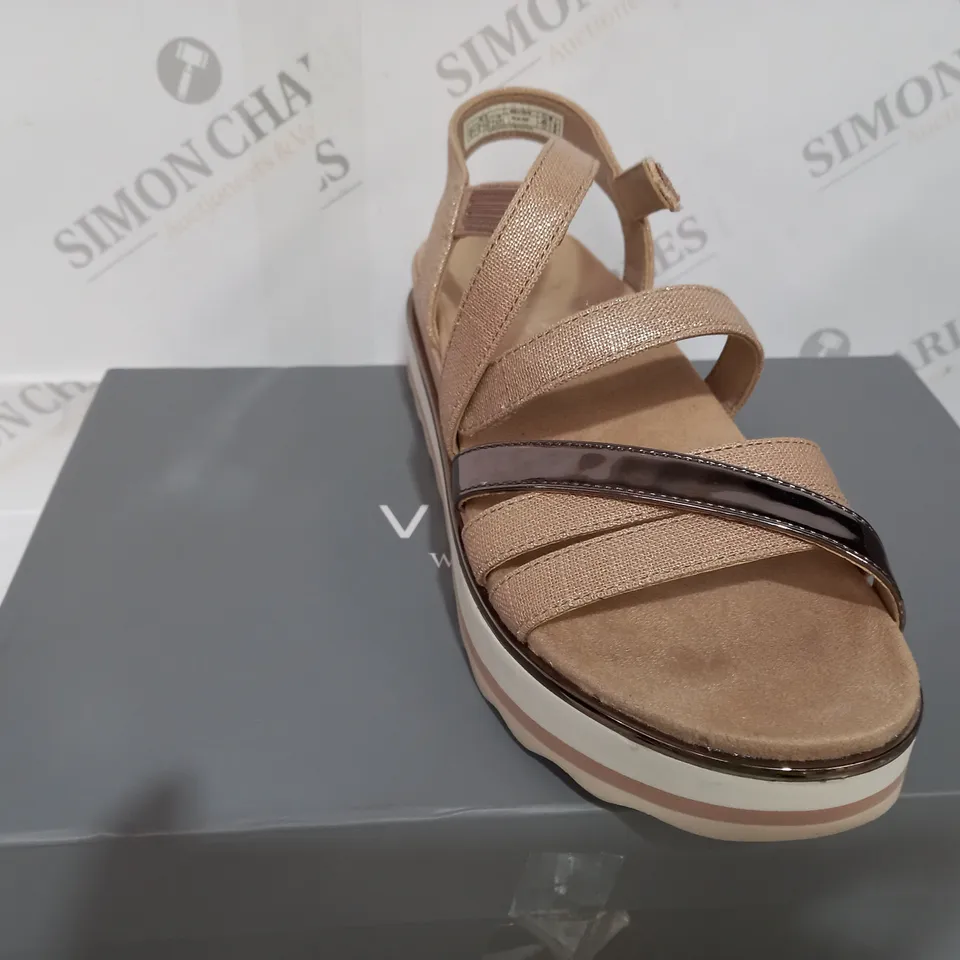 VIONIC KELLYN SANDAL IN PINK - SIZE 4.5